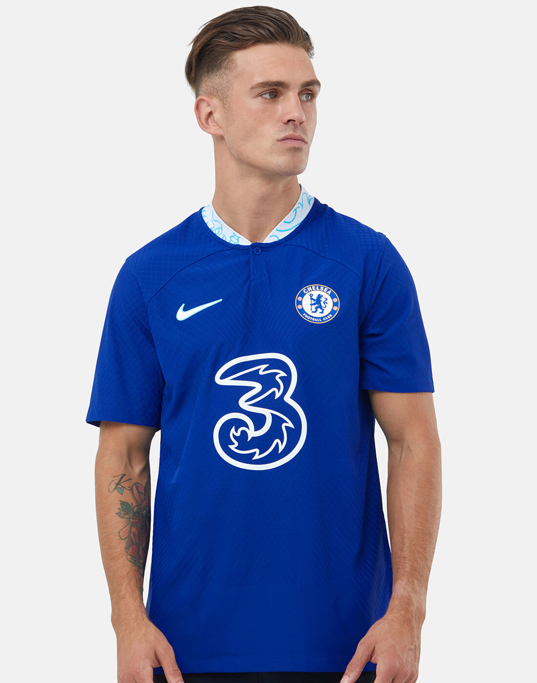 what is the symbol on chelsea jersey