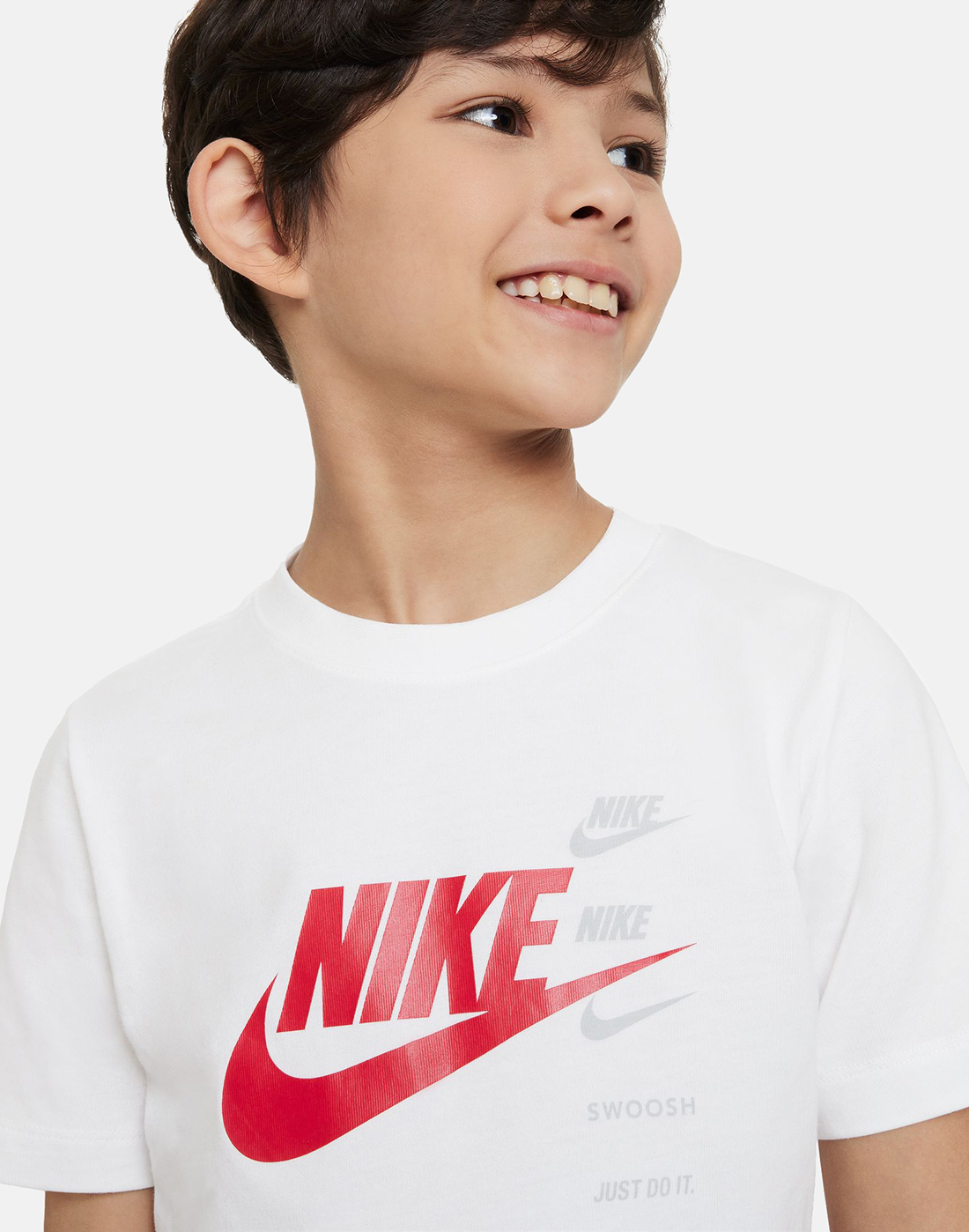 Nike Older Boys Logo T-Shirt - White | Life Style Sports UK