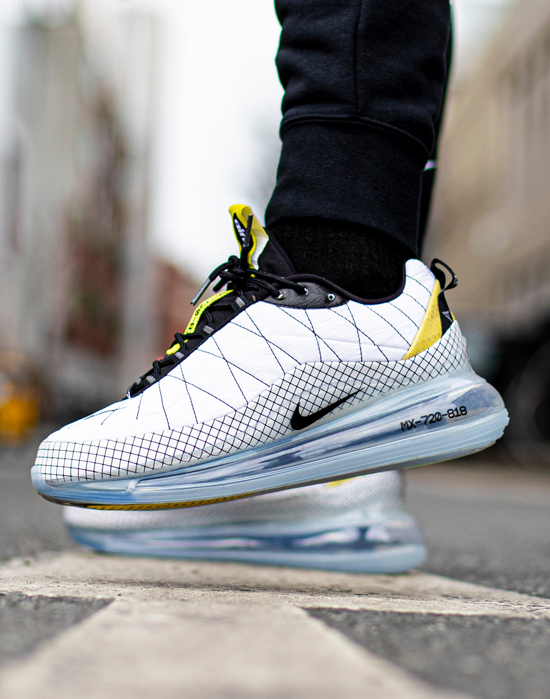 Nike Mens Air Max 720 818 - White