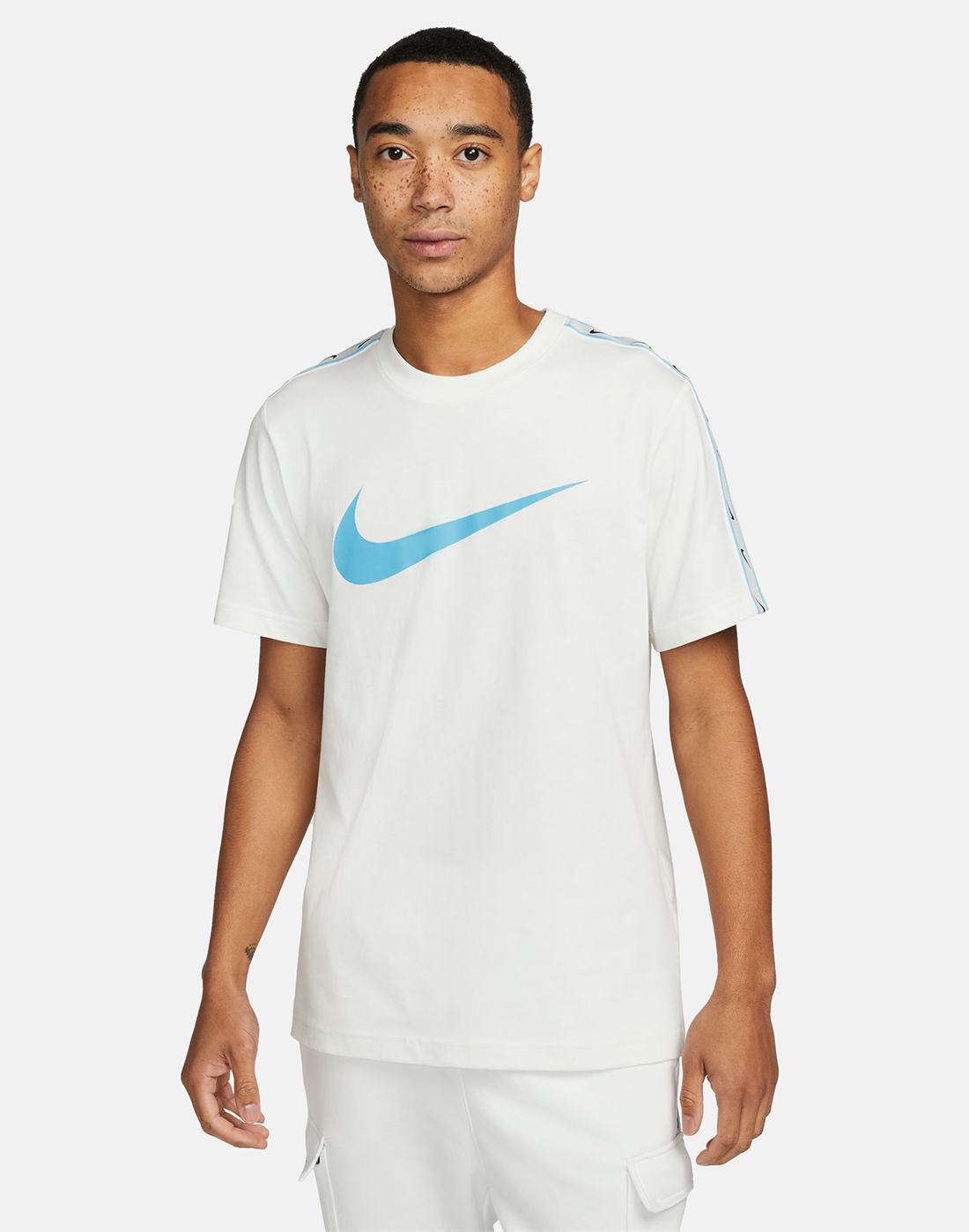 Nike Mens Repeat Swoosh T-shirt - White | Life Style Sports UK